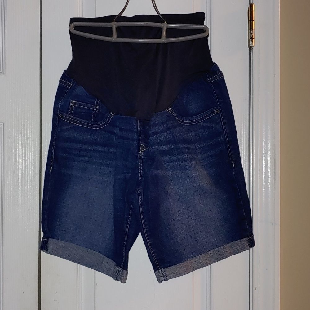 Old Navy Maternity  full panel denim shorts Sz 10 NWOT